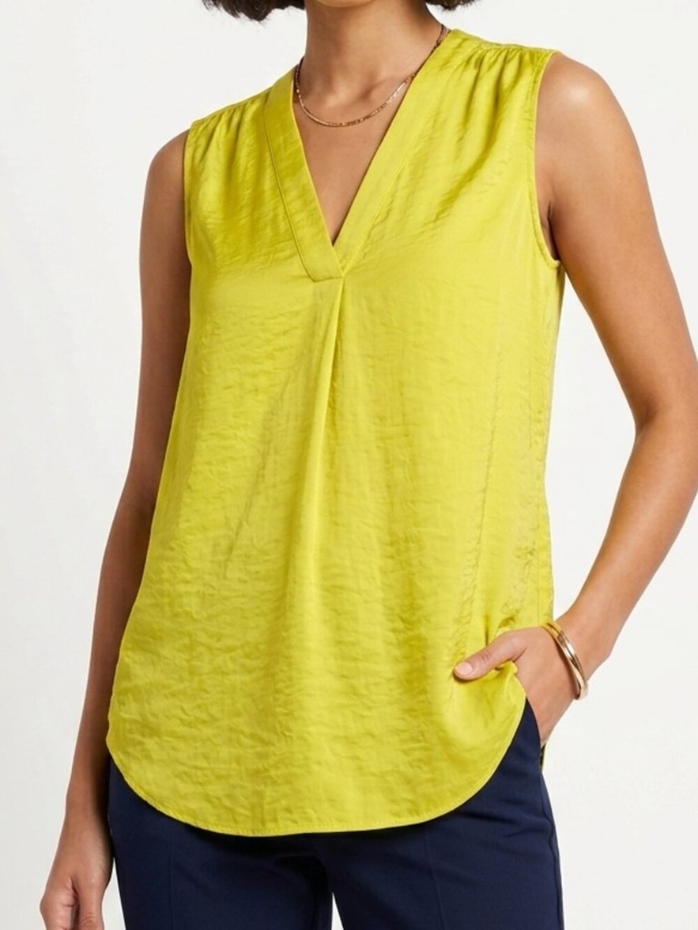Chic Satin Vince Camuto Chartreuse‎ Polyester V-Neck Blouse Size M Medium
